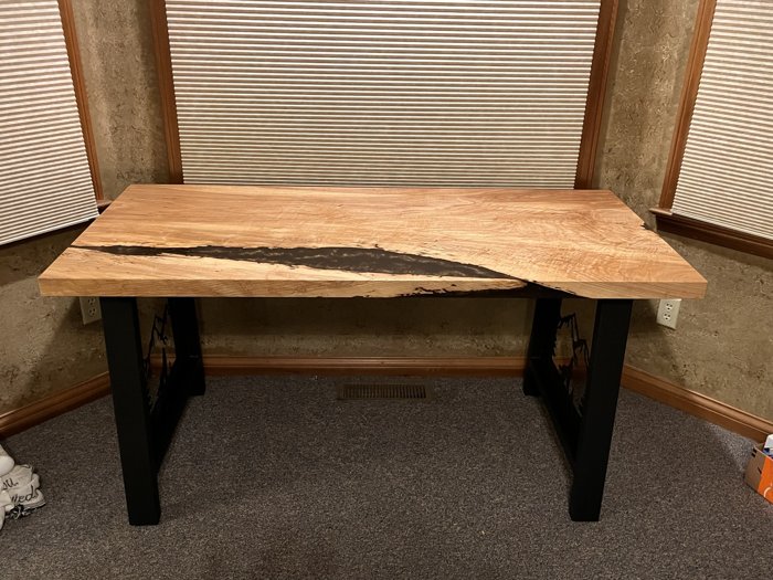 Front view of the ash desk