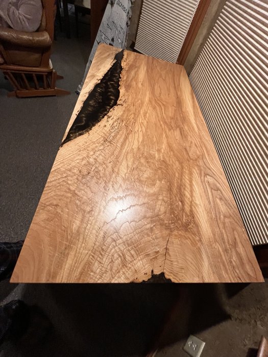 Ash desktop grain and dark natural feature