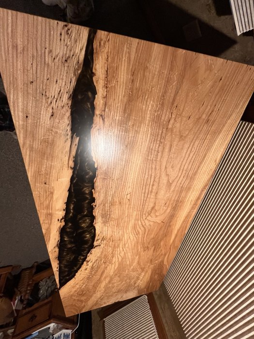Close view of the ash grain and dark feature