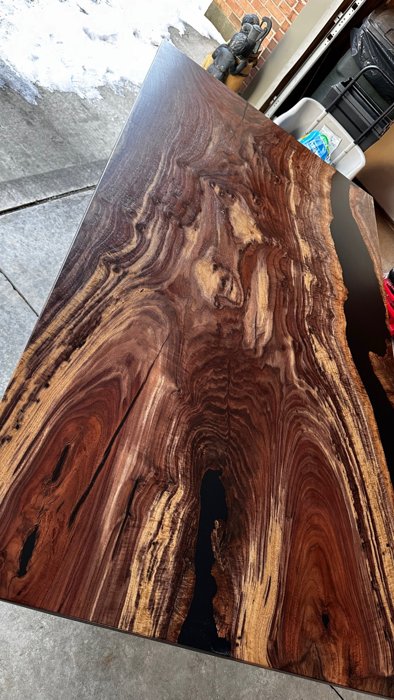 Detail of the walnut tabletop