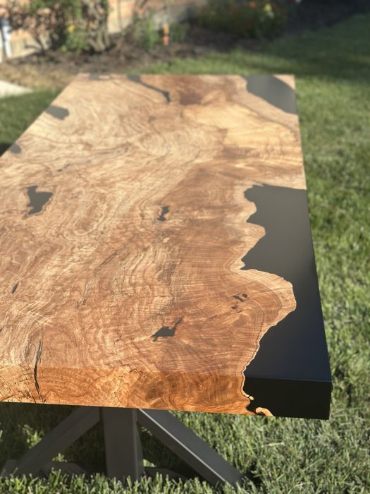 Detail of the figured maple top and black resin border